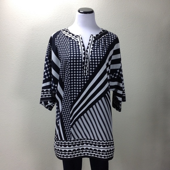 Liz Claiborne Tops - Liz Claiborne Black, Navy White Print V-neck Tunic